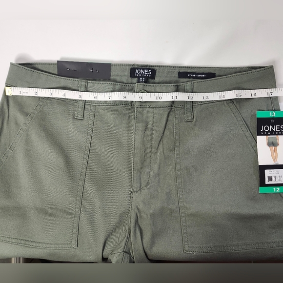 Jones New York New Utility Short - Picture 11 of 12